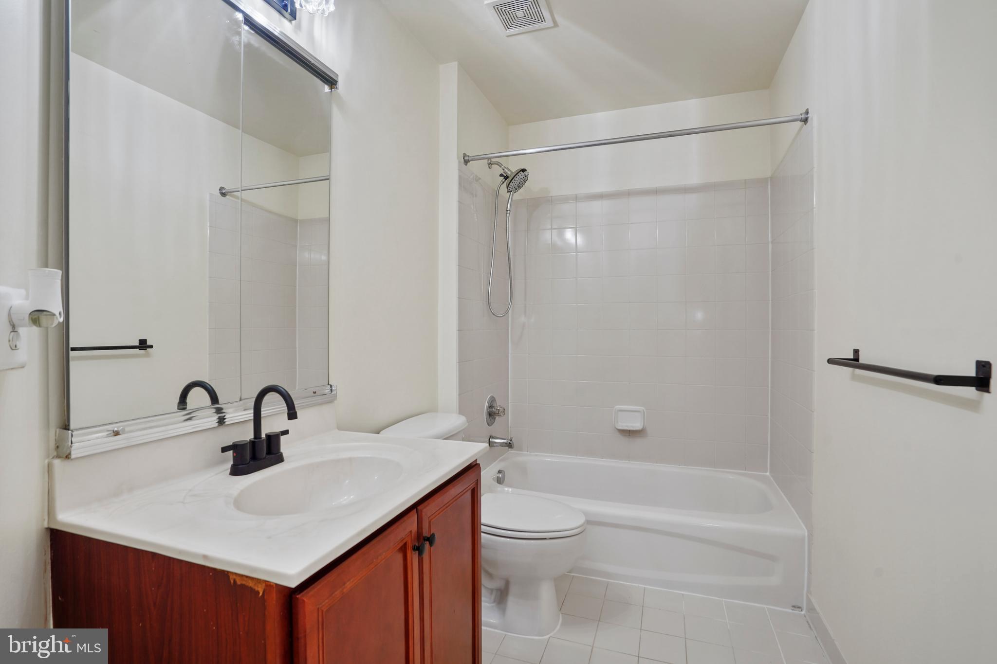 LOUDOUN VALLEY ESTATES - Residential Lease