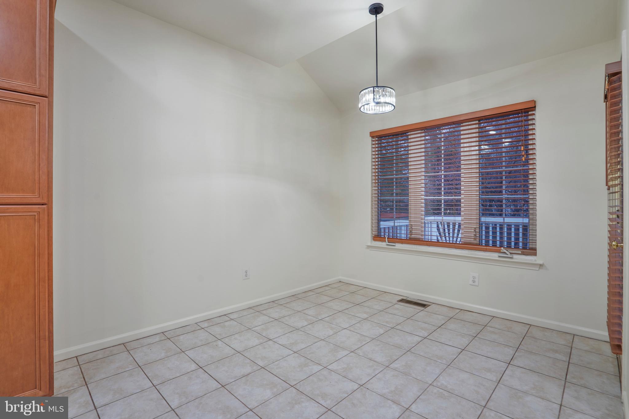 LOUDOUN VALLEY ESTATES - Residential Lease