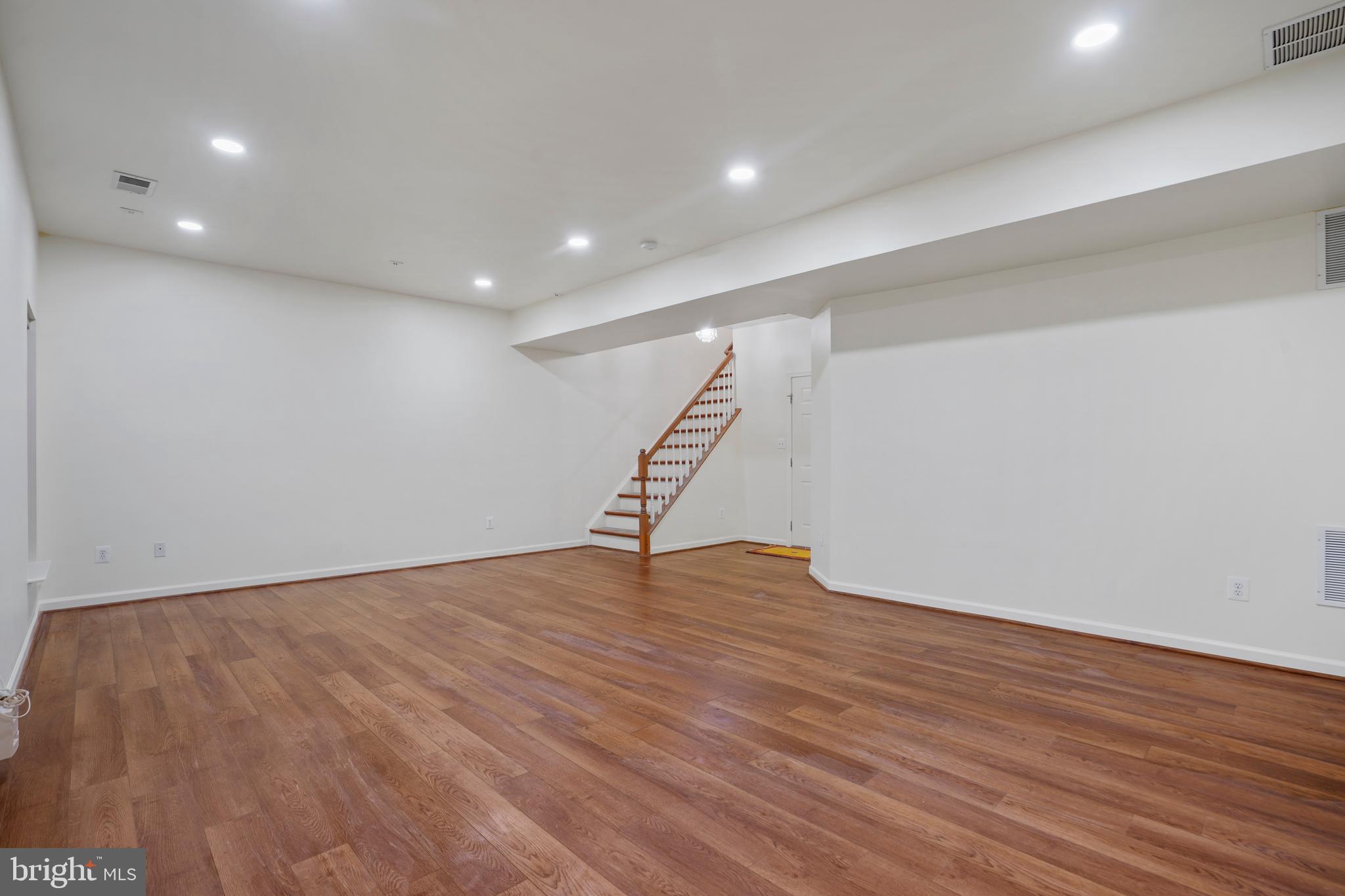 LOUDOUN VALLEY ESTATES - Residential Lease