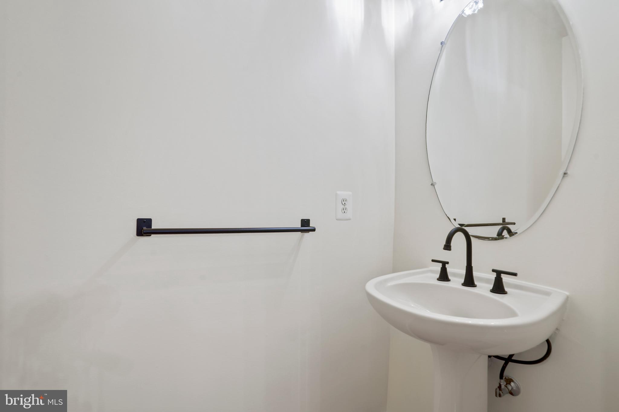 LOUDOUN VALLEY ESTATES - Residential Lease