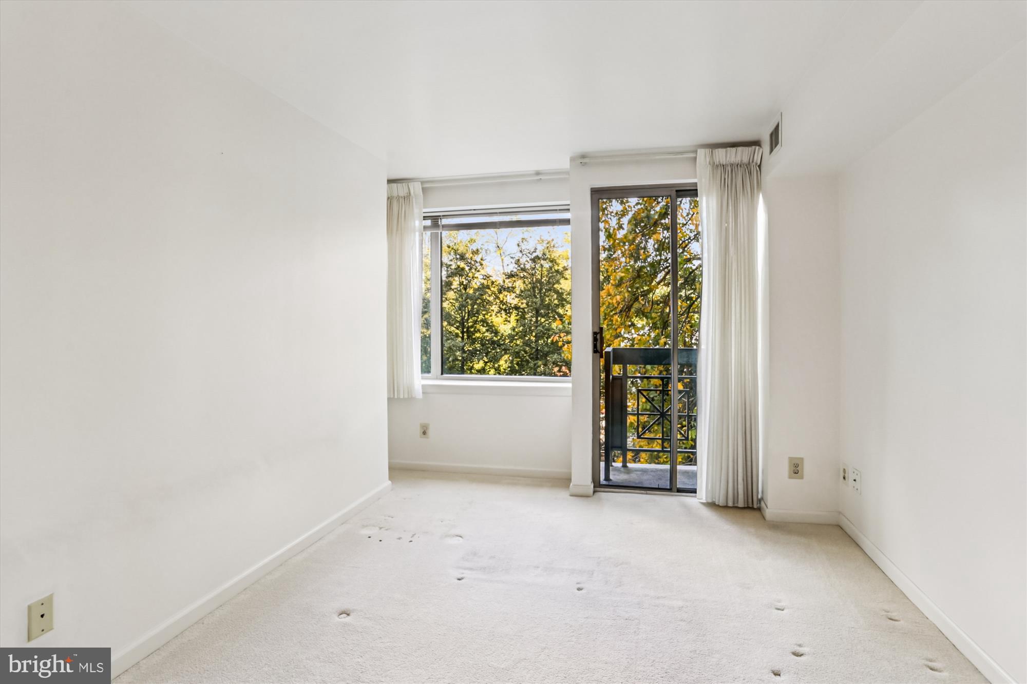 WHITLEY PARK CONDOMINIUM - Residential