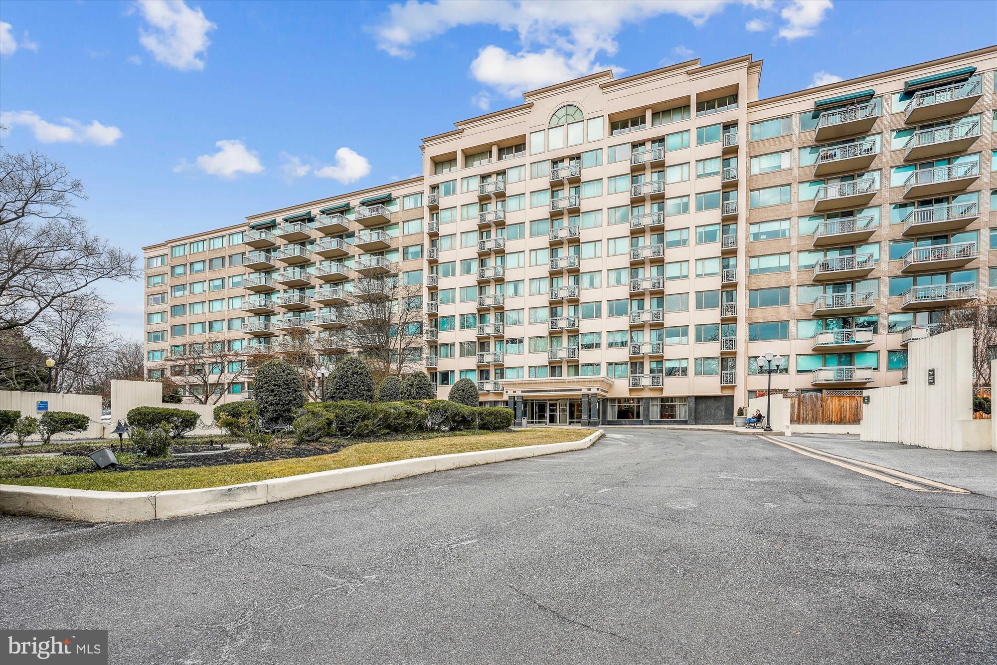 WHITLEY PARK CONDOMINIUM - Residential
