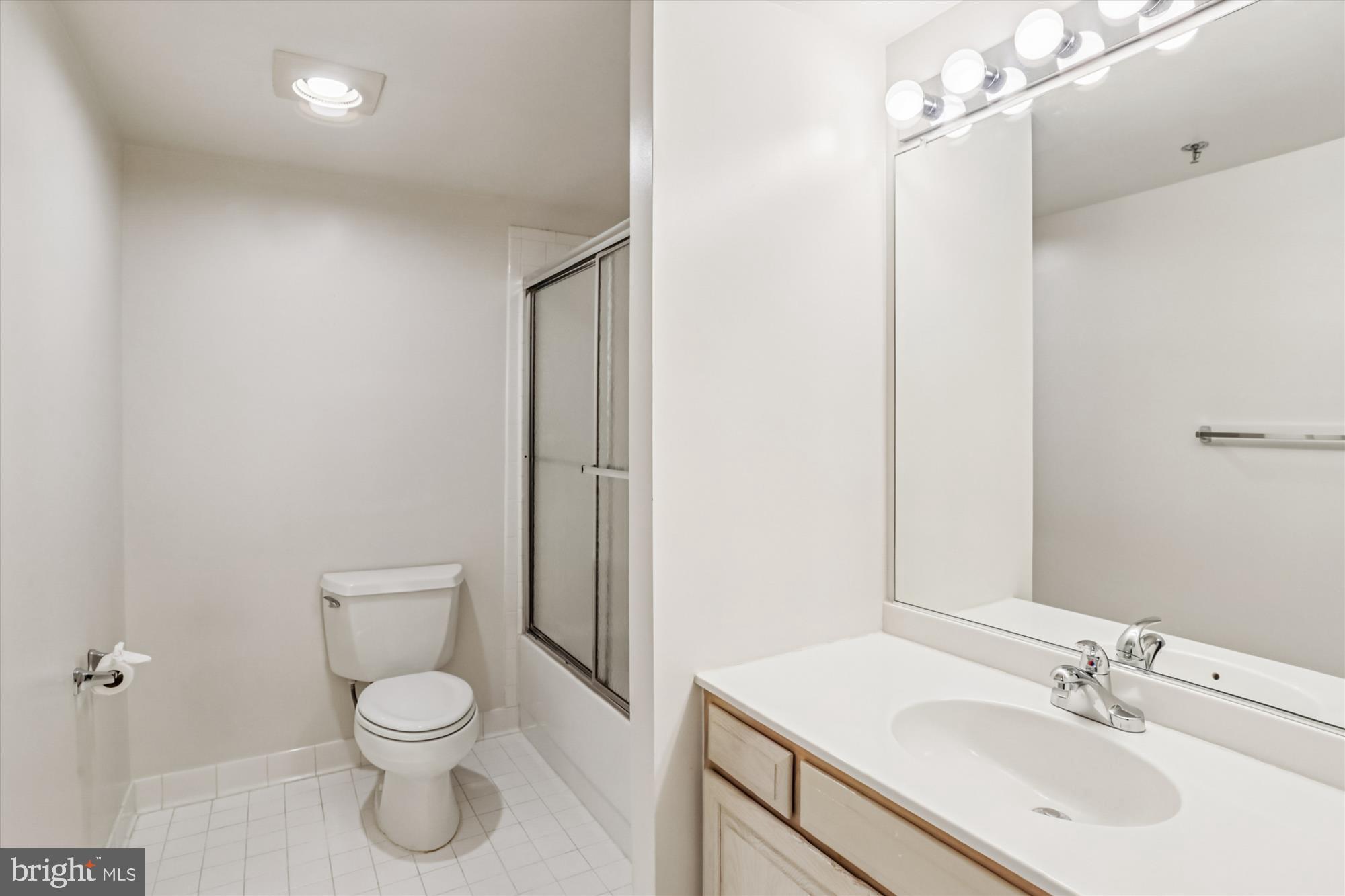 WHITLEY PARK CONDOMINIUM - Residential