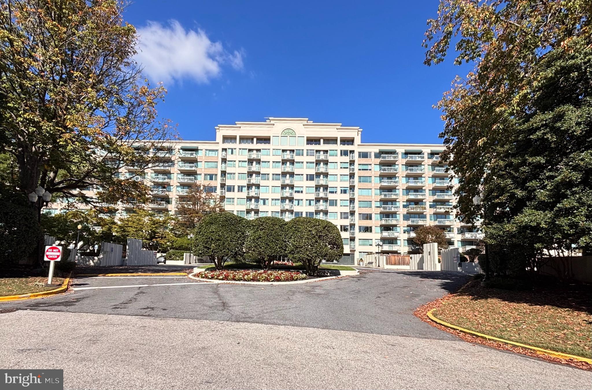 WHITLEY PARK CONDOMINIUM - Residential