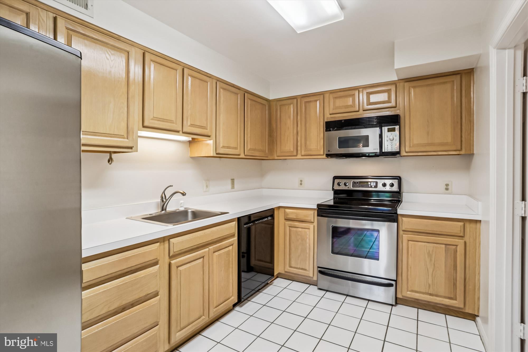 WHITLEY PARK CONDOMINIUM - Residential