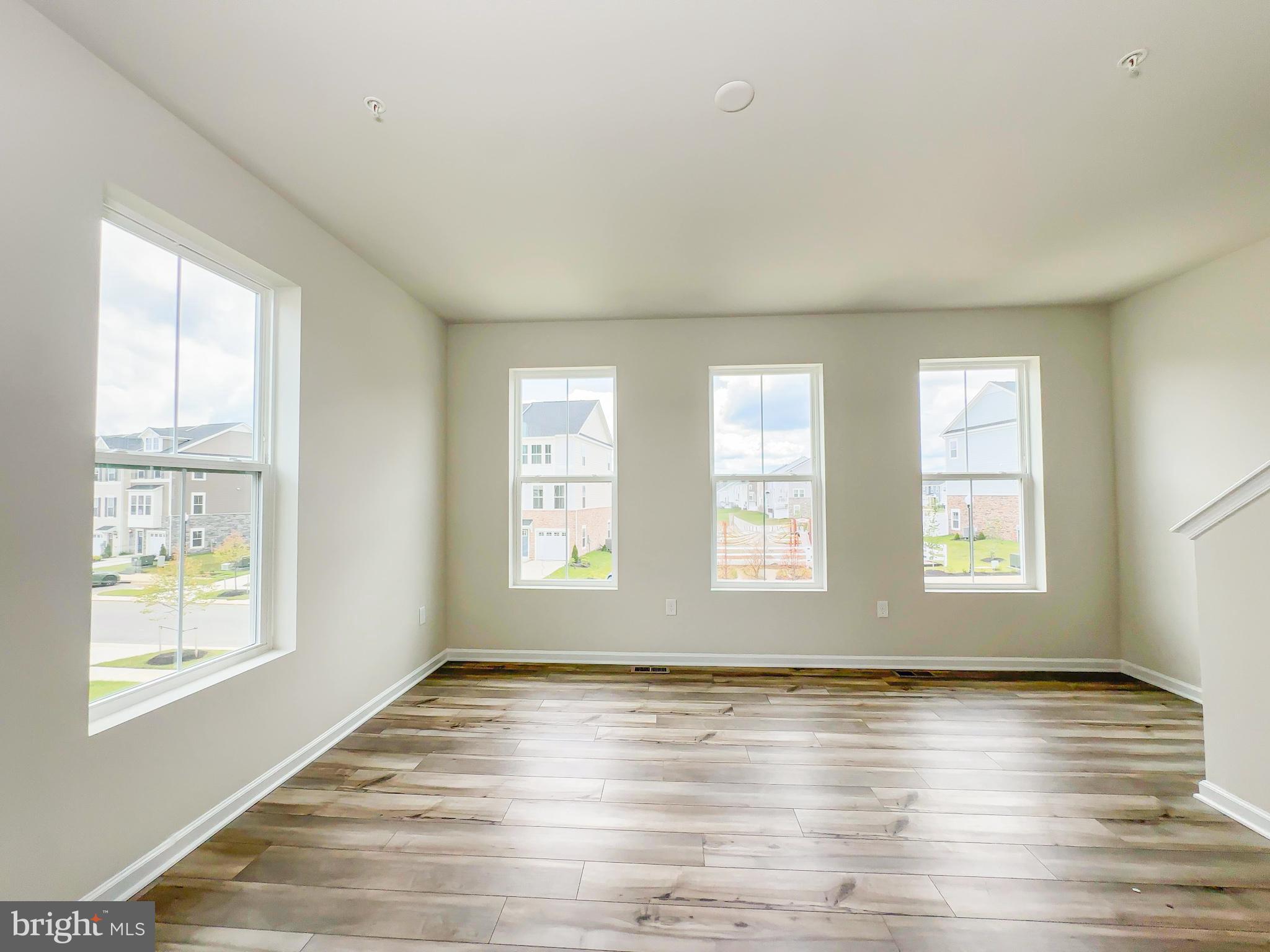 WHITE PLAINS - Residential