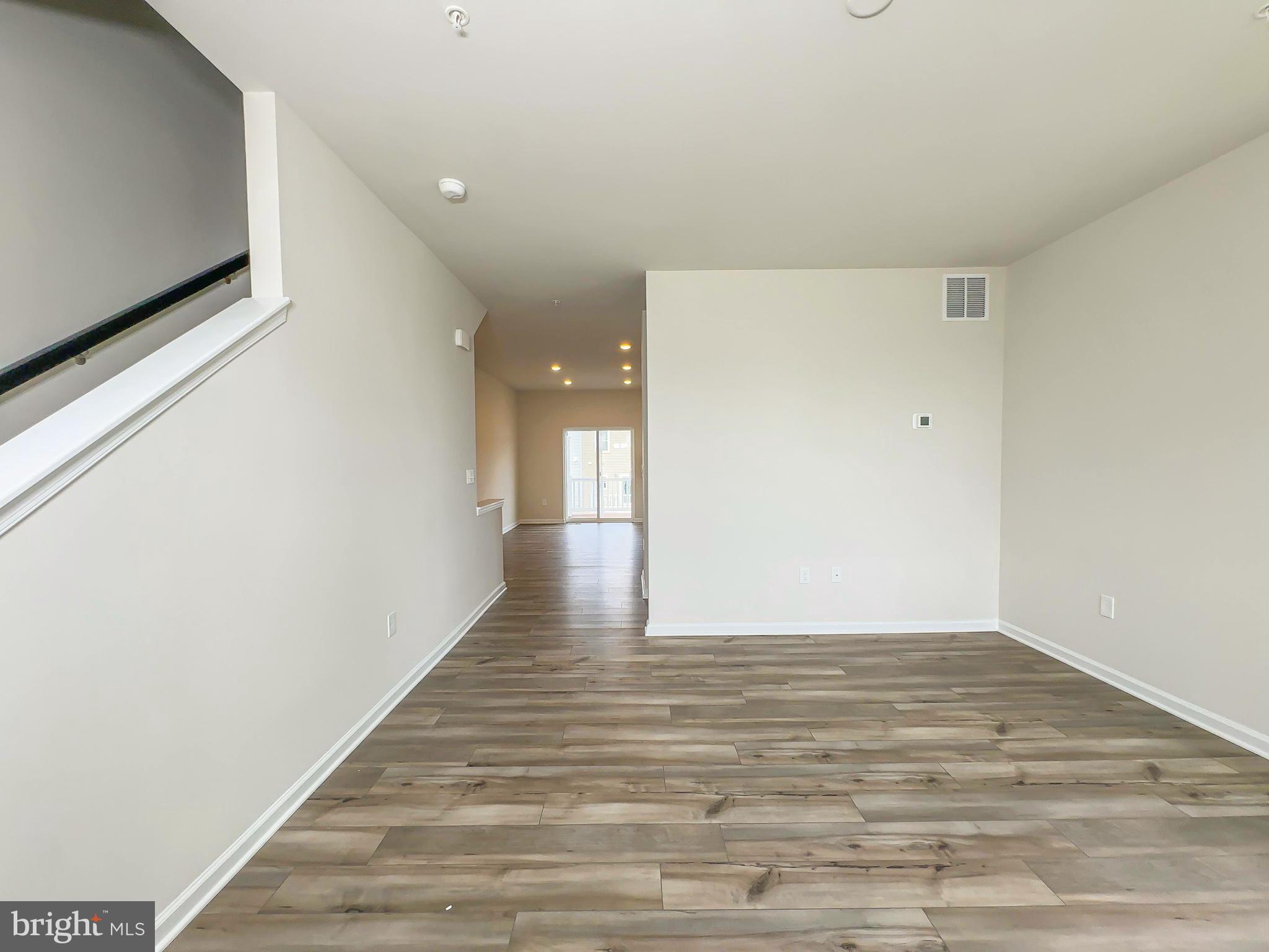 WHITE PLAINS - Residential