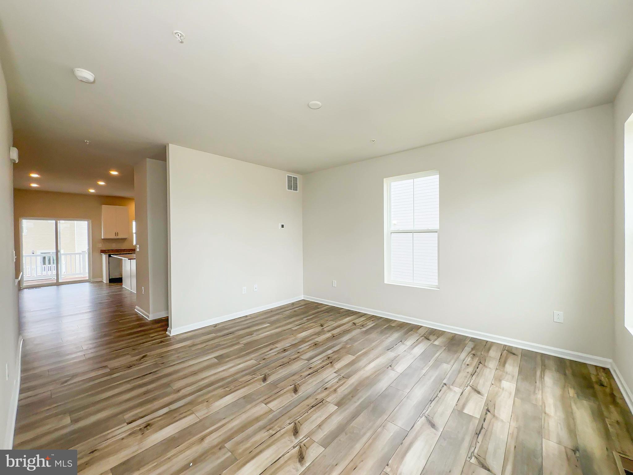 WHITE PLAINS - Residential