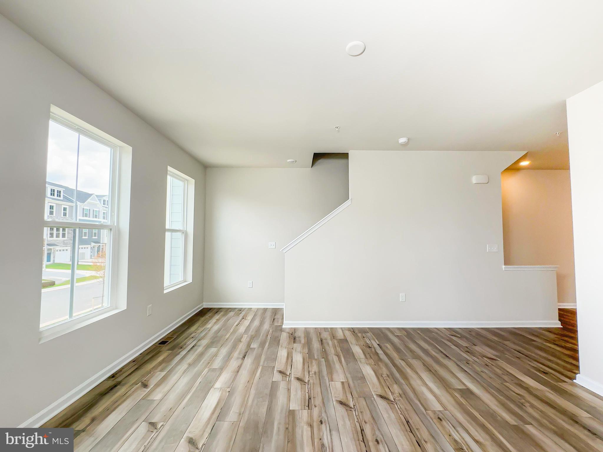 WHITE PLAINS - Residential