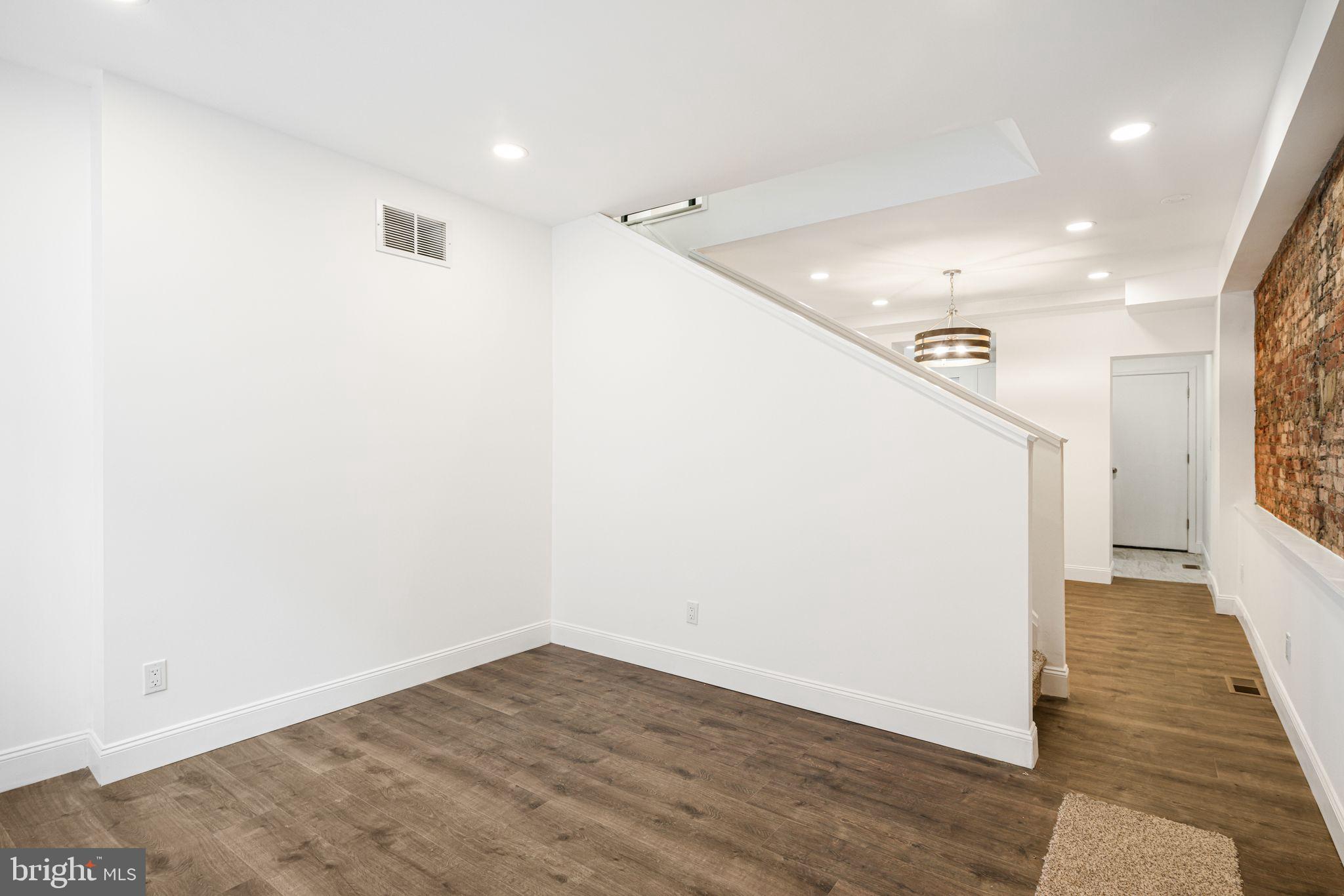 HAWTHORNE - Residential Lease