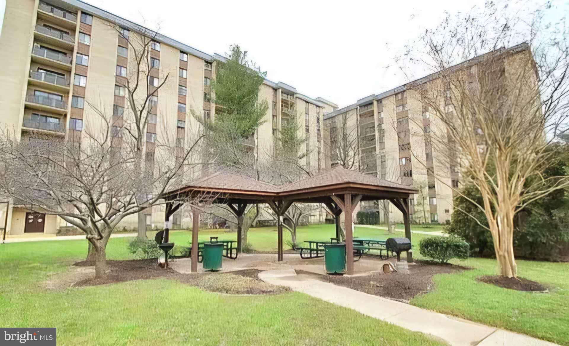 WOODLAKE TOWERS - Residential
