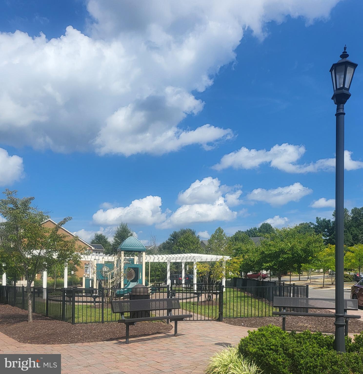 MARLBORO RIDGE - Residential