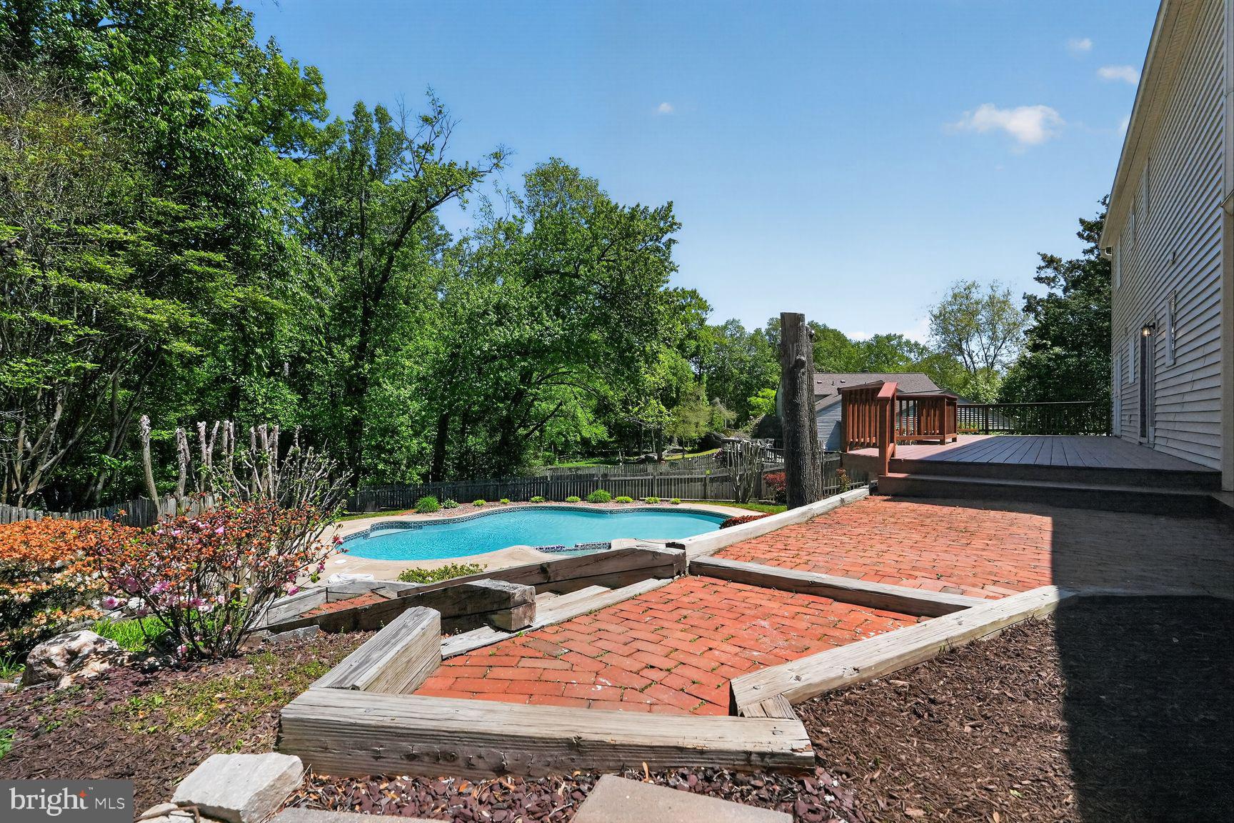 REDLAND STATION - Residential