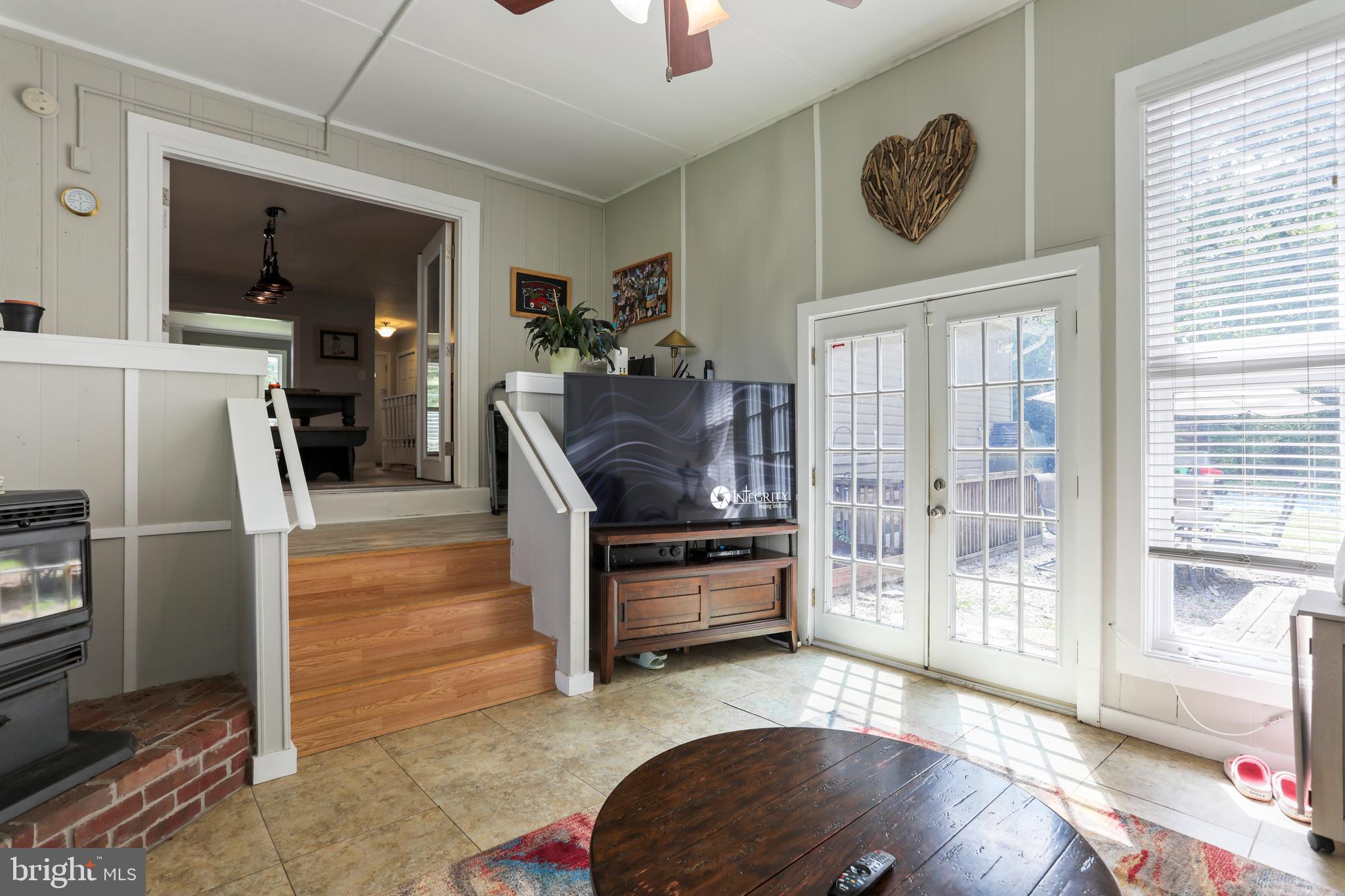KEYES FERRY ACRES - Residential