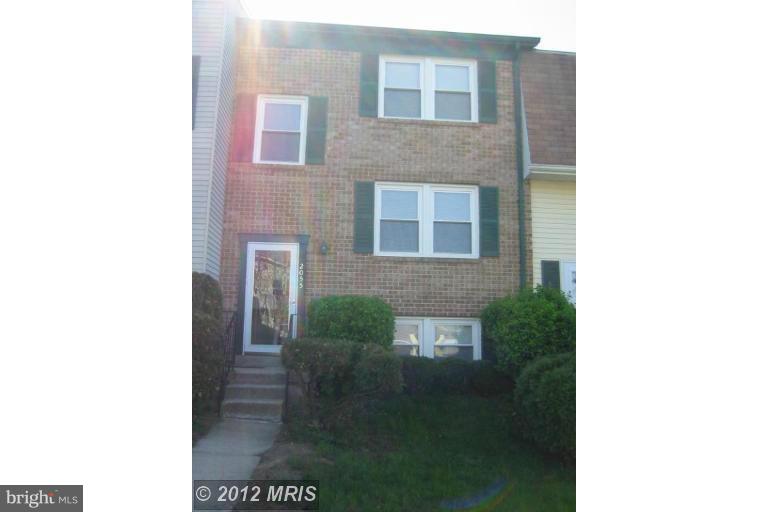 Crofton Townhouse 2 BR, 1 Full Bath, 1 Half Bath with separate DR and LR.  W/W carpet, newer kitchen, windows, storm door, basement slider and roof.  Great schools.  Security deposit is $1450.   Available March 1, 2016.  No Smokers or Pets.