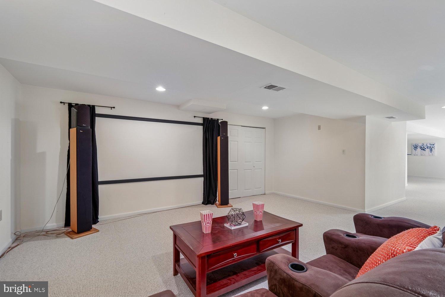 RIVER HILL - Residential
