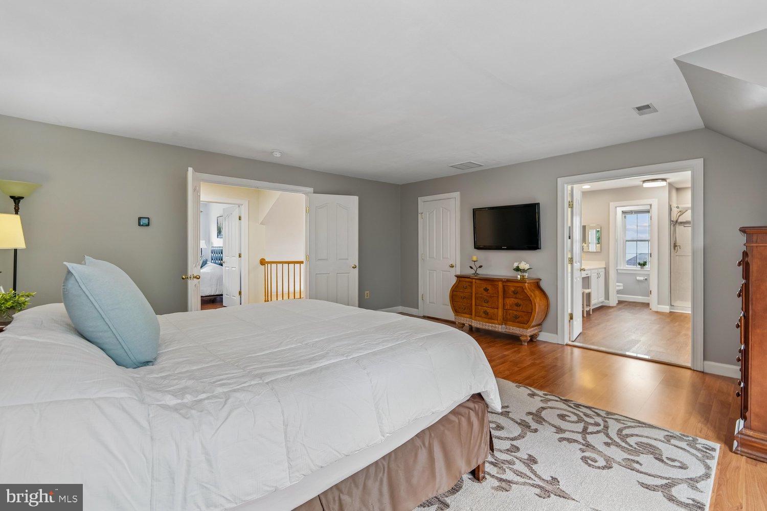 RIVER HILL - Residential