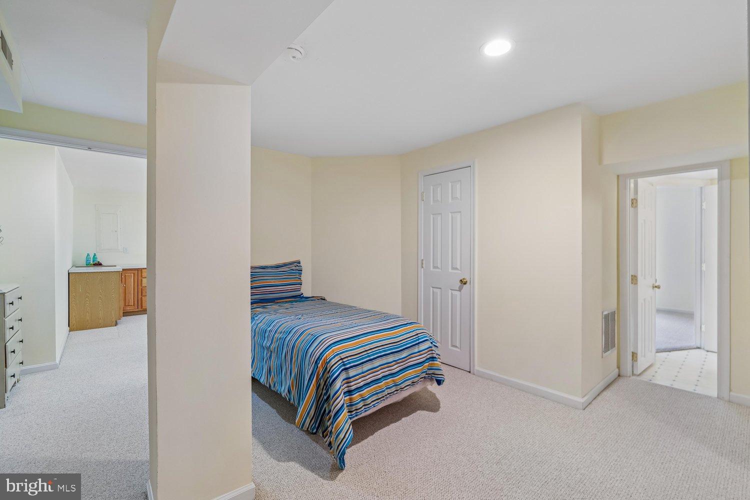 RIVER HILL - Residential