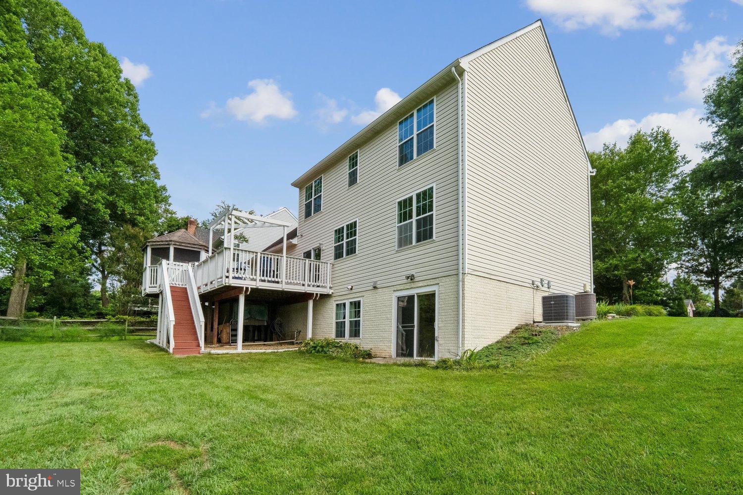 RIVER HILL - Residential