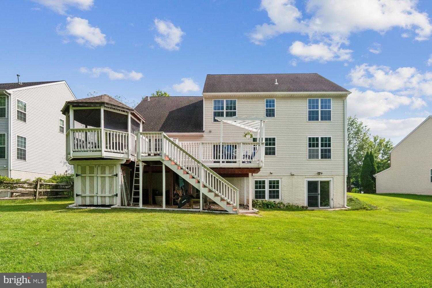 RIVER HILL - Residential