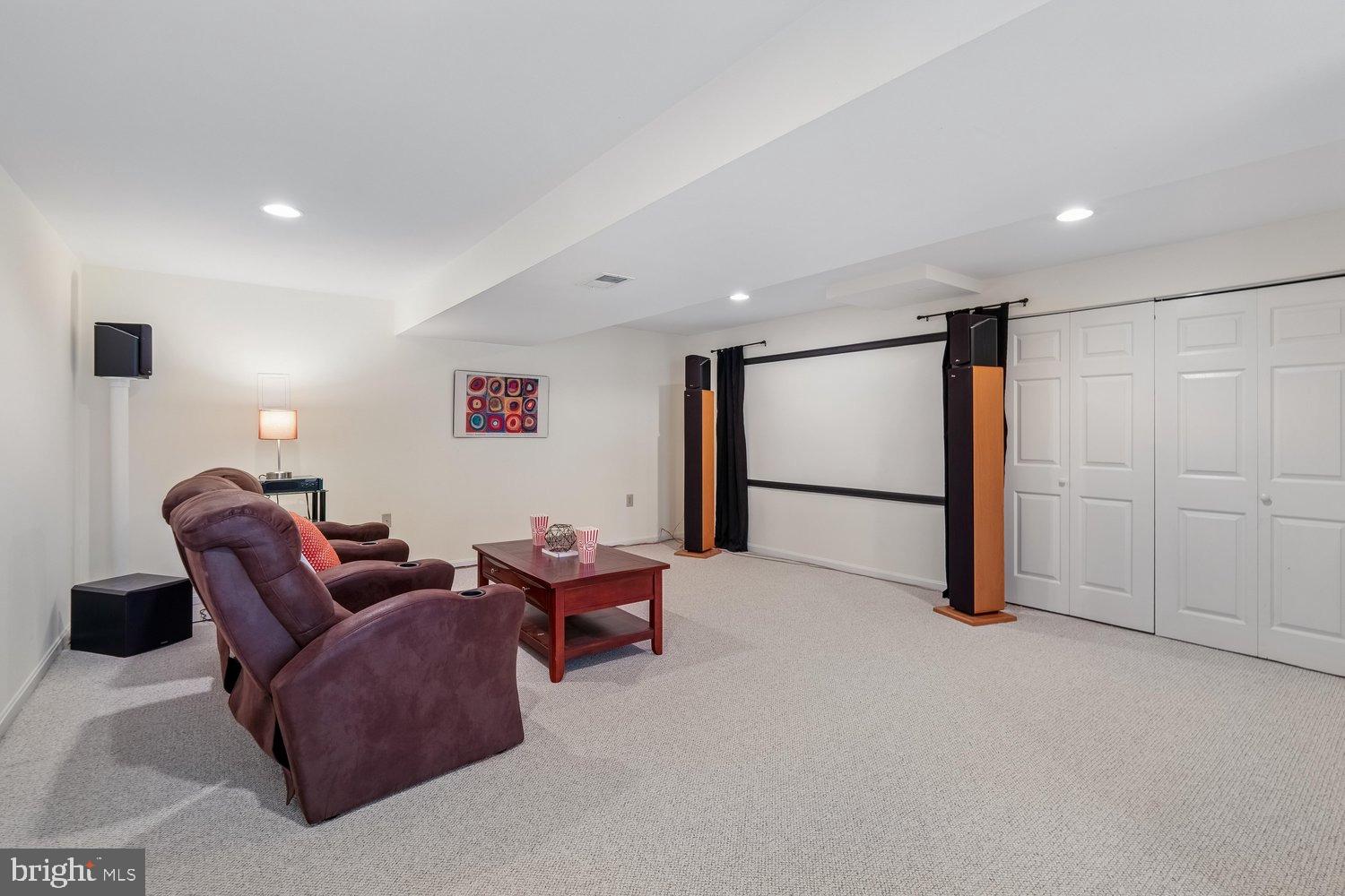 RIVER HILL - Residential