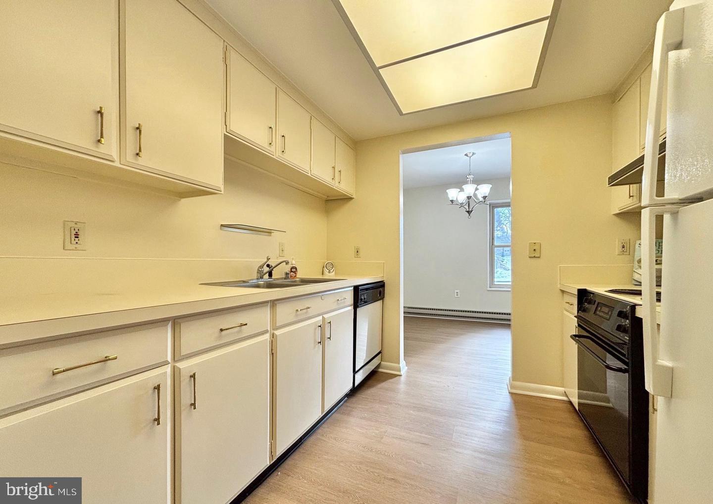 LEISURE WORLD - Residential