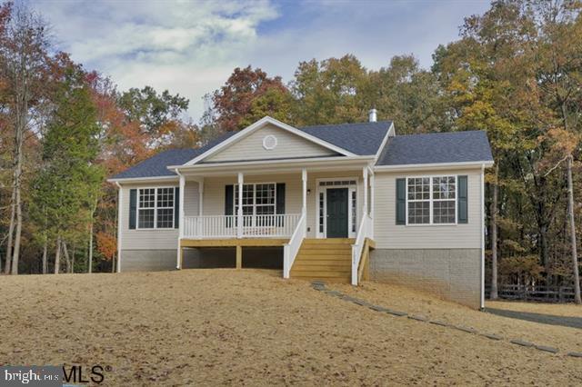 $1,365 TOTAL PAYMENT W/TAX & INS!!! NO $ DWN! NO CLSNG CST! NO PMI! NO CRDT SCR! SPECIAL LOAN!  Call Matt for Details.URANCE!!!!     2,000 Fin SQ FT TRUE Attention to detail and BEST VALUE PER SQ FT! Oak floors, SS Kitchen 42" cabs, 9' & Cathedral ceilngs ,Wood FP, deck, MBA with W/D HU, large shwr, 2 tone paint + FULL FIN BSMNT w/2 car grg ALL STANDARD. Good luck finding a better value!  SUPERB FIT AND FINISH!
