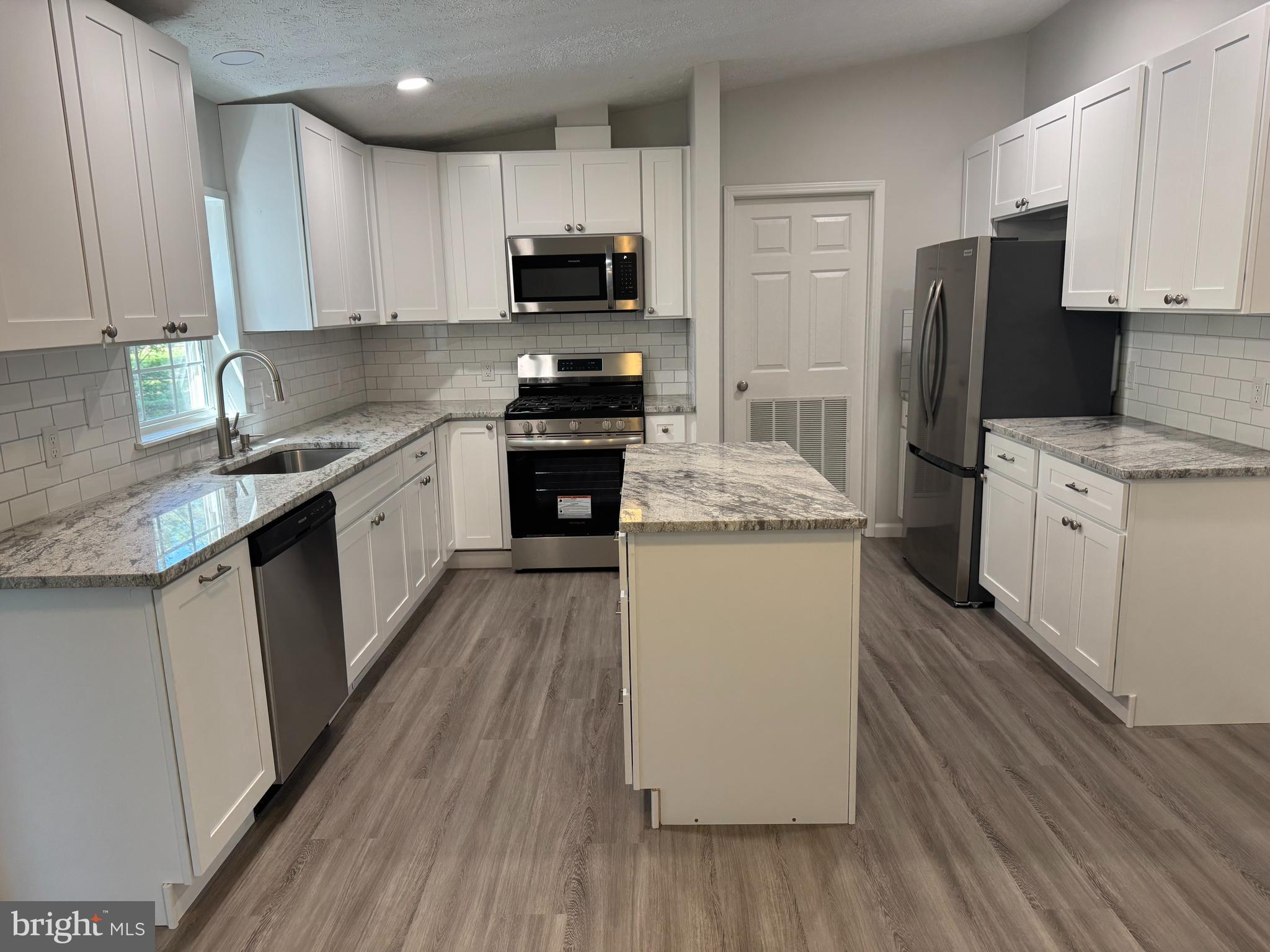 RIVER BEND - Residential