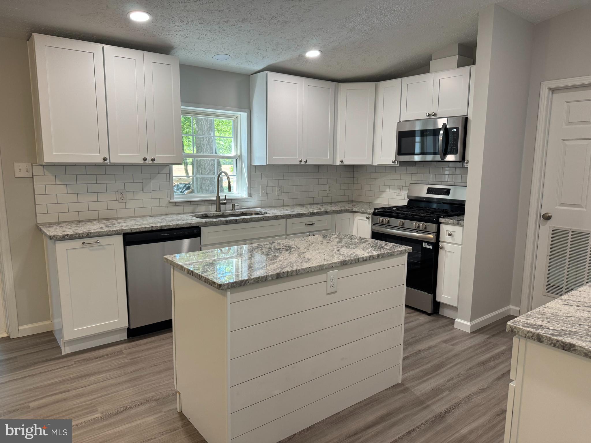 RIVER BEND - Residential