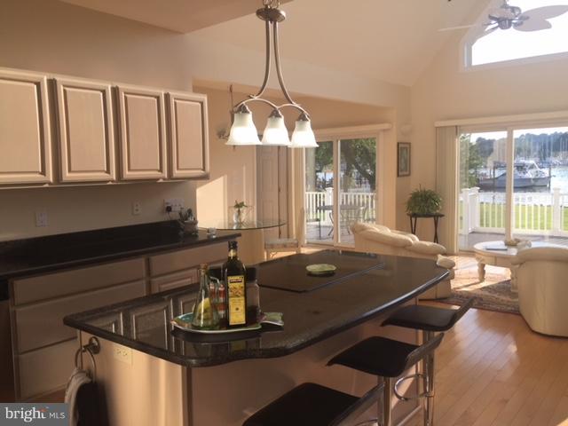 DEALE BEACH - Residential