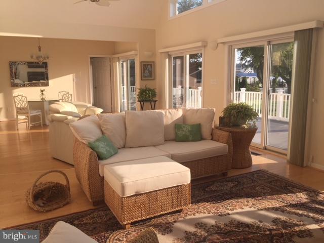 DEALE BEACH - Residential