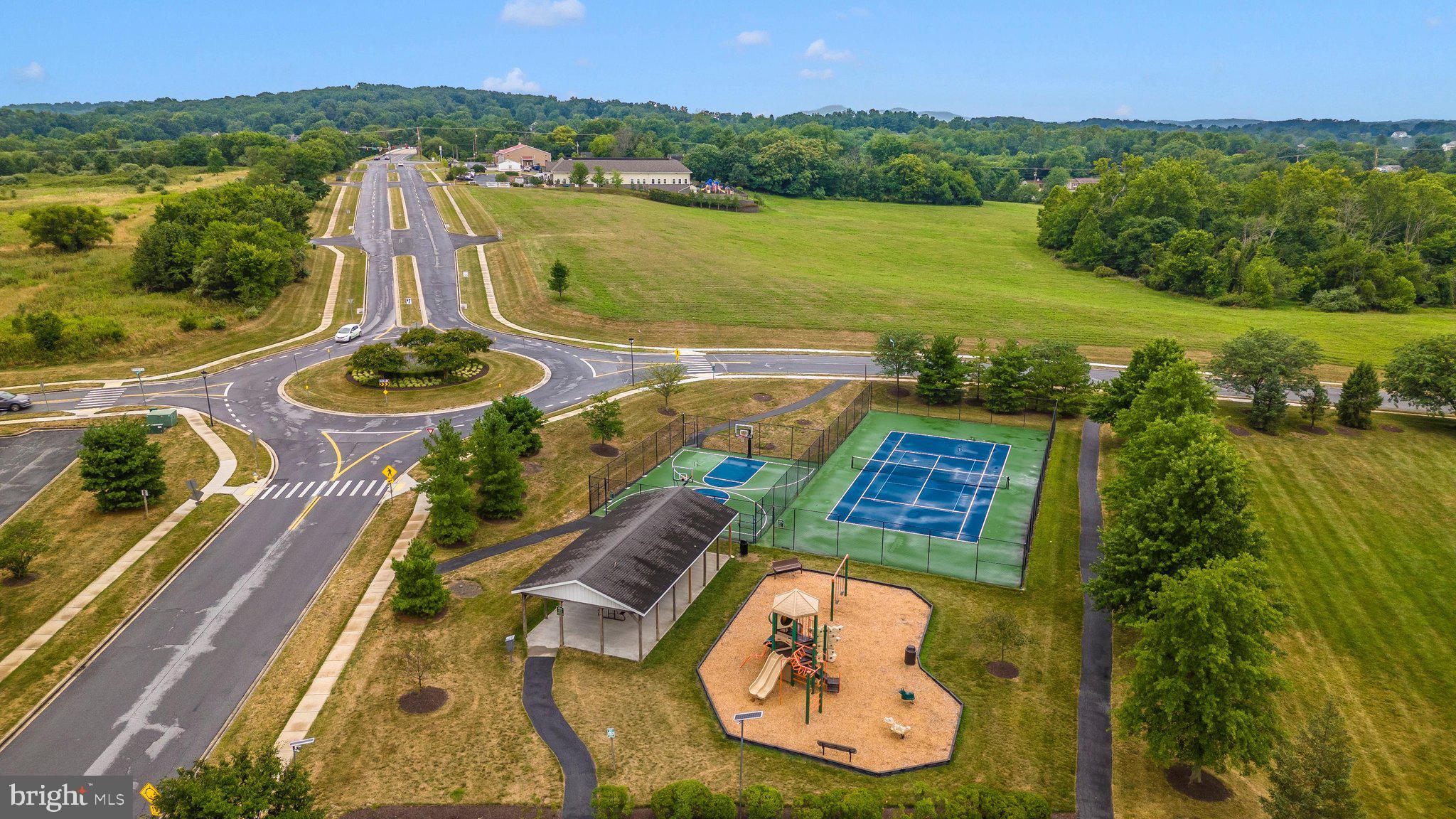 SIGNATURE CLUB AT GREENVIEW - Residential