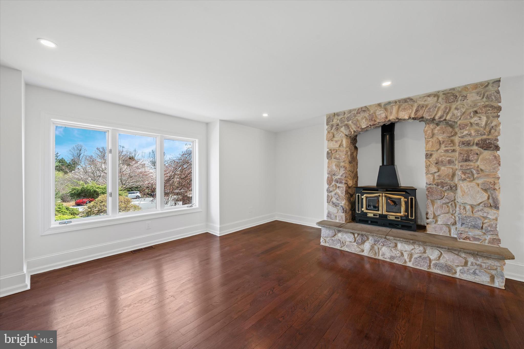 HIDDEN VALLEY - Residential