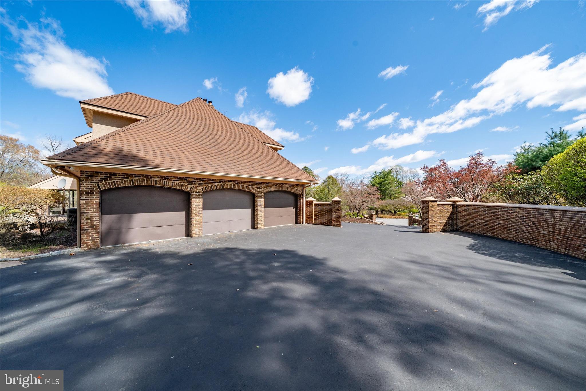 HIDDEN VALLEY - Residential