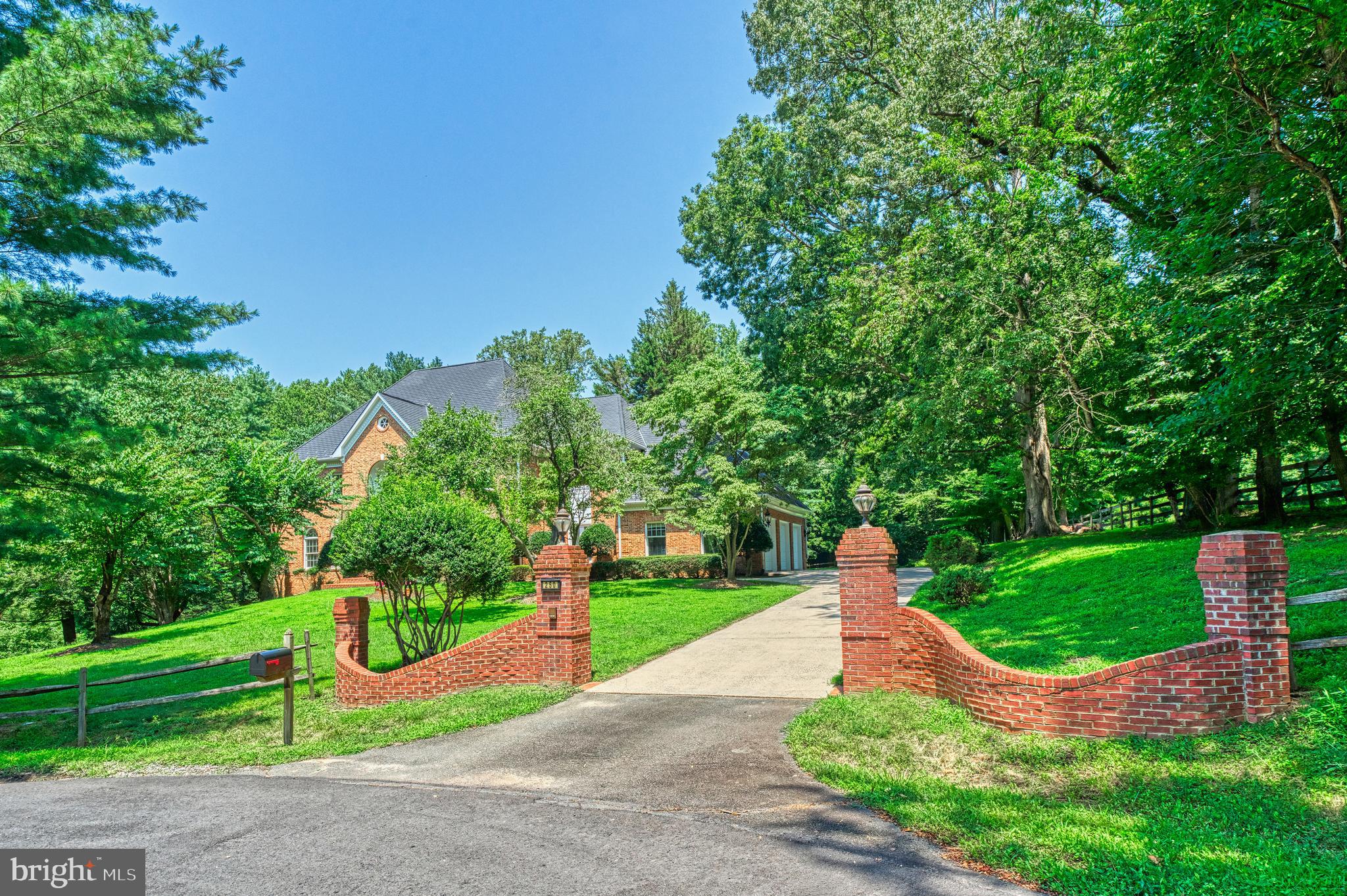 GOLDEN WOODS - Residential
