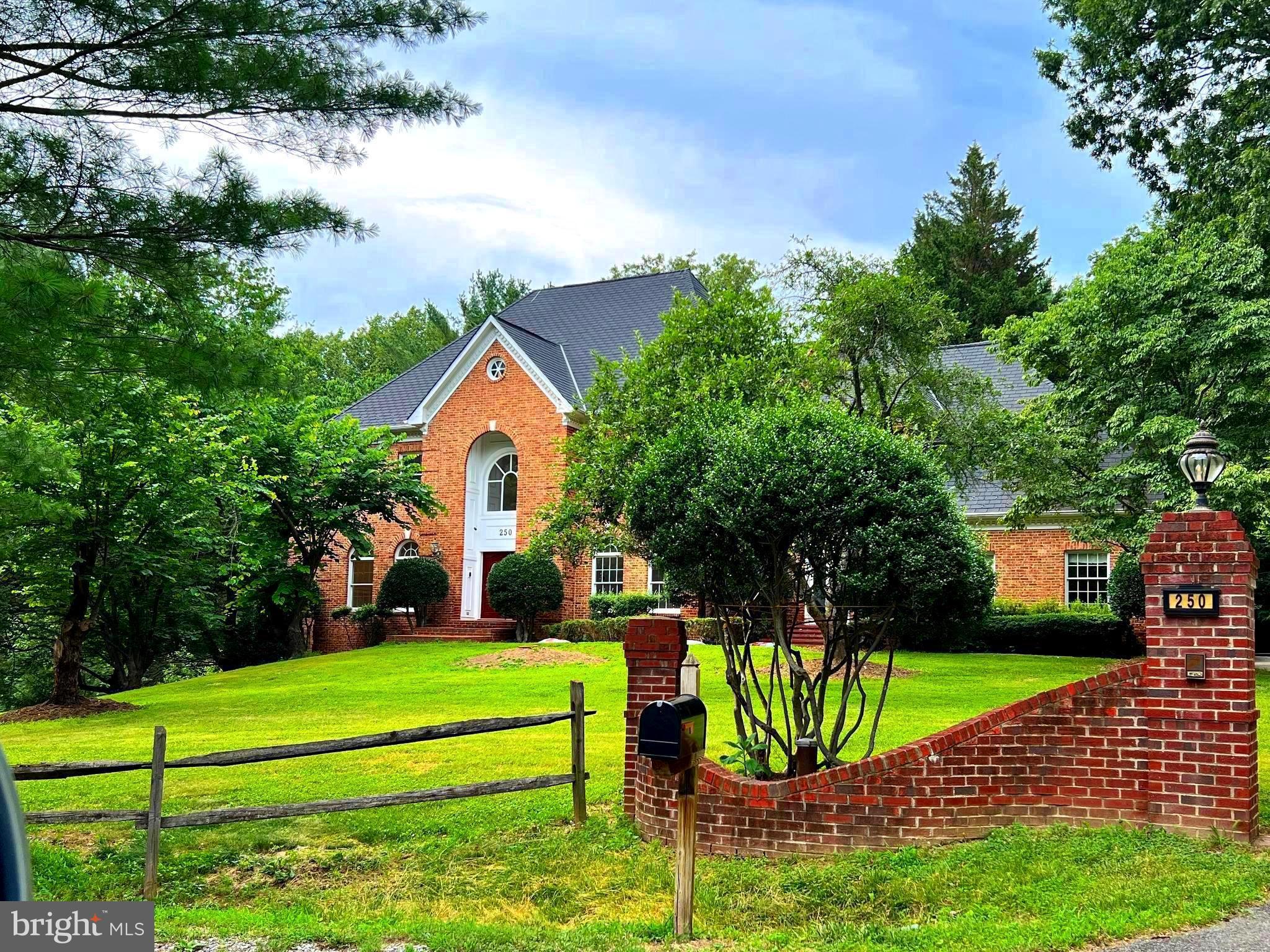 GOLDEN WOODS - Residential