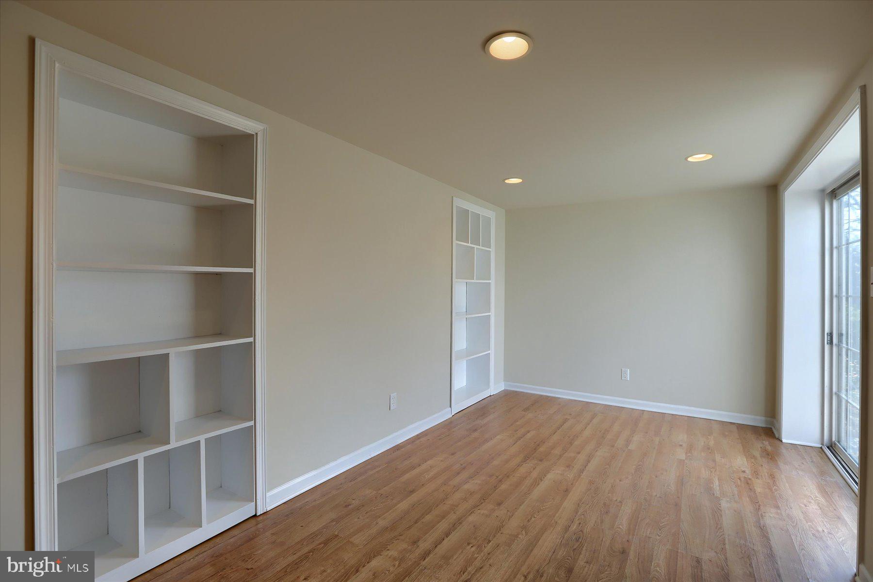 HOLLY HILLS - Residential