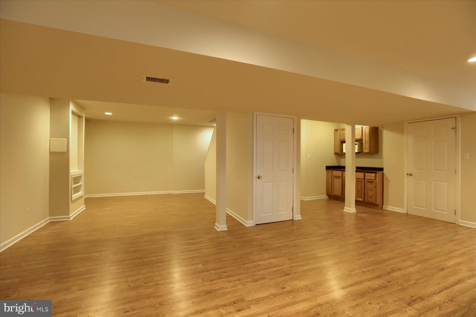 HOLLY HILLS - Residential