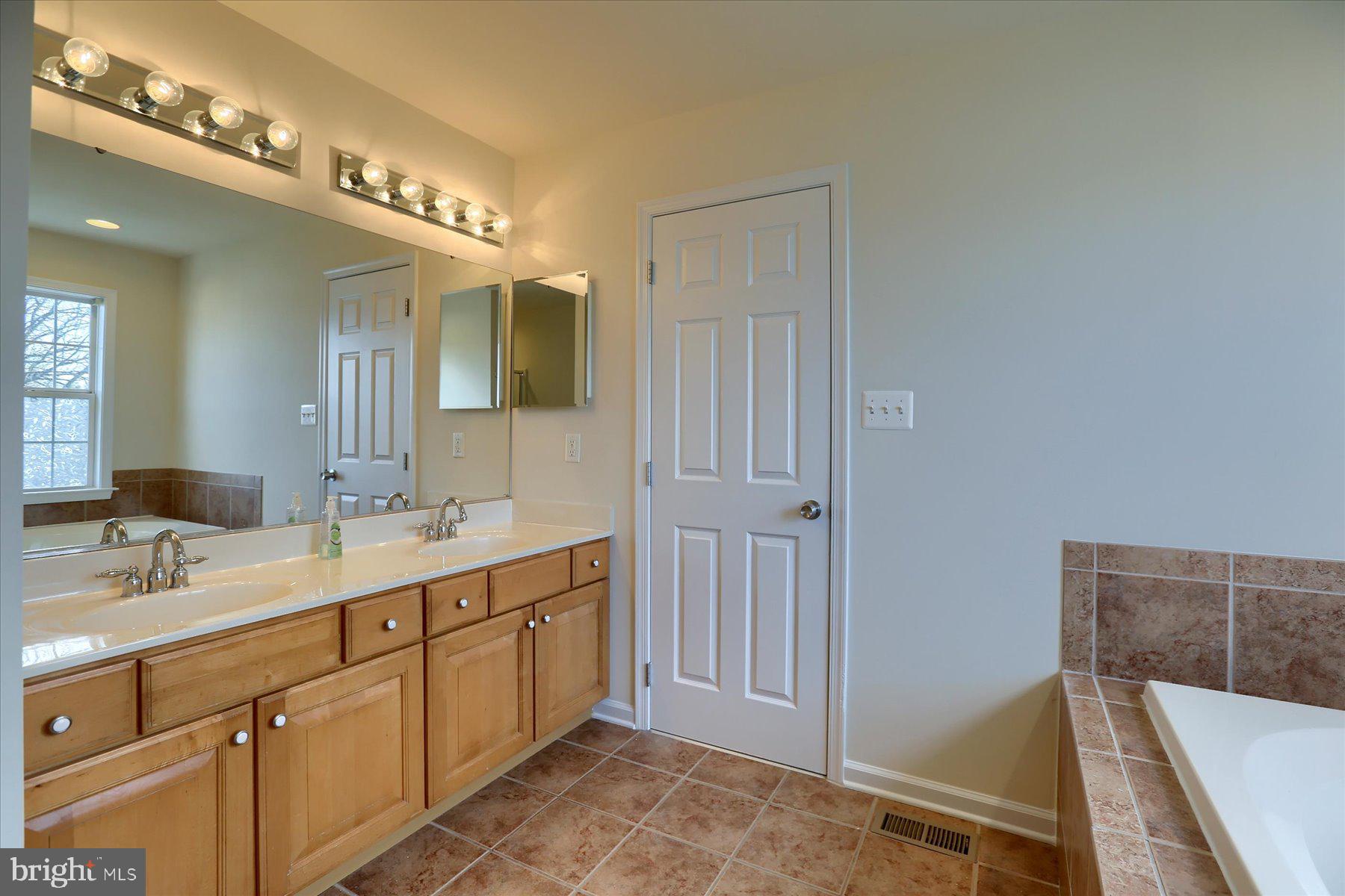 HOLLY HILLS - Residential