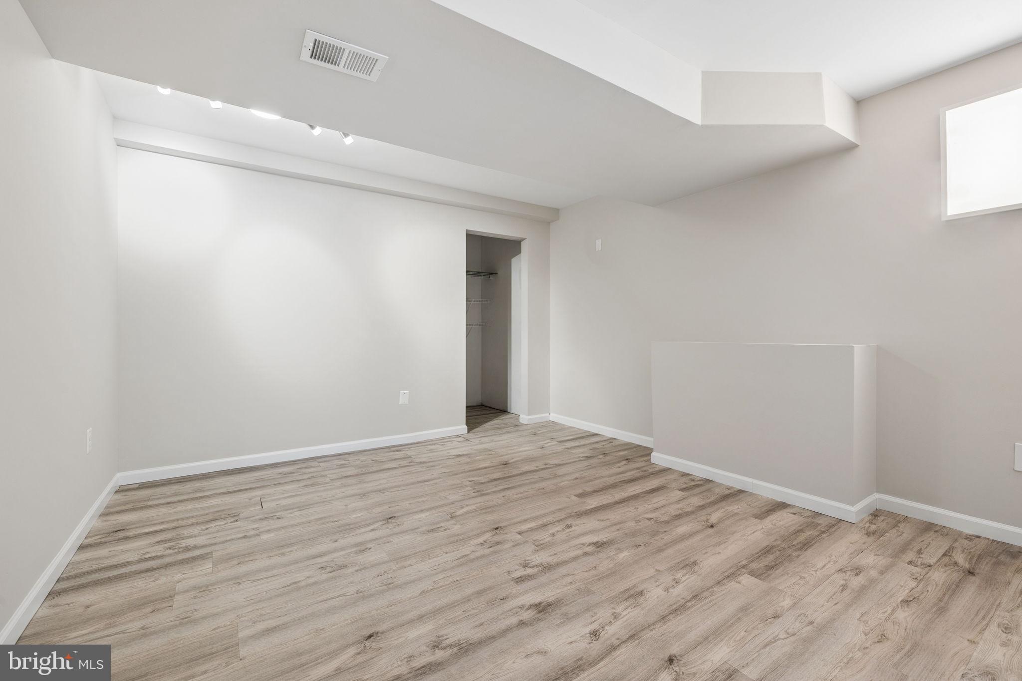 NEW BRISTOW VILLAGE - Residential