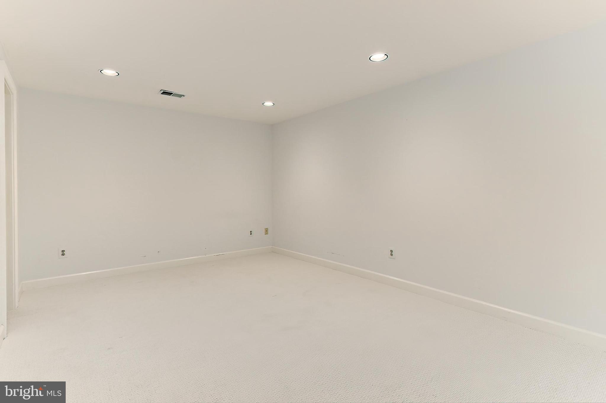 FALLS POINTE - Residential