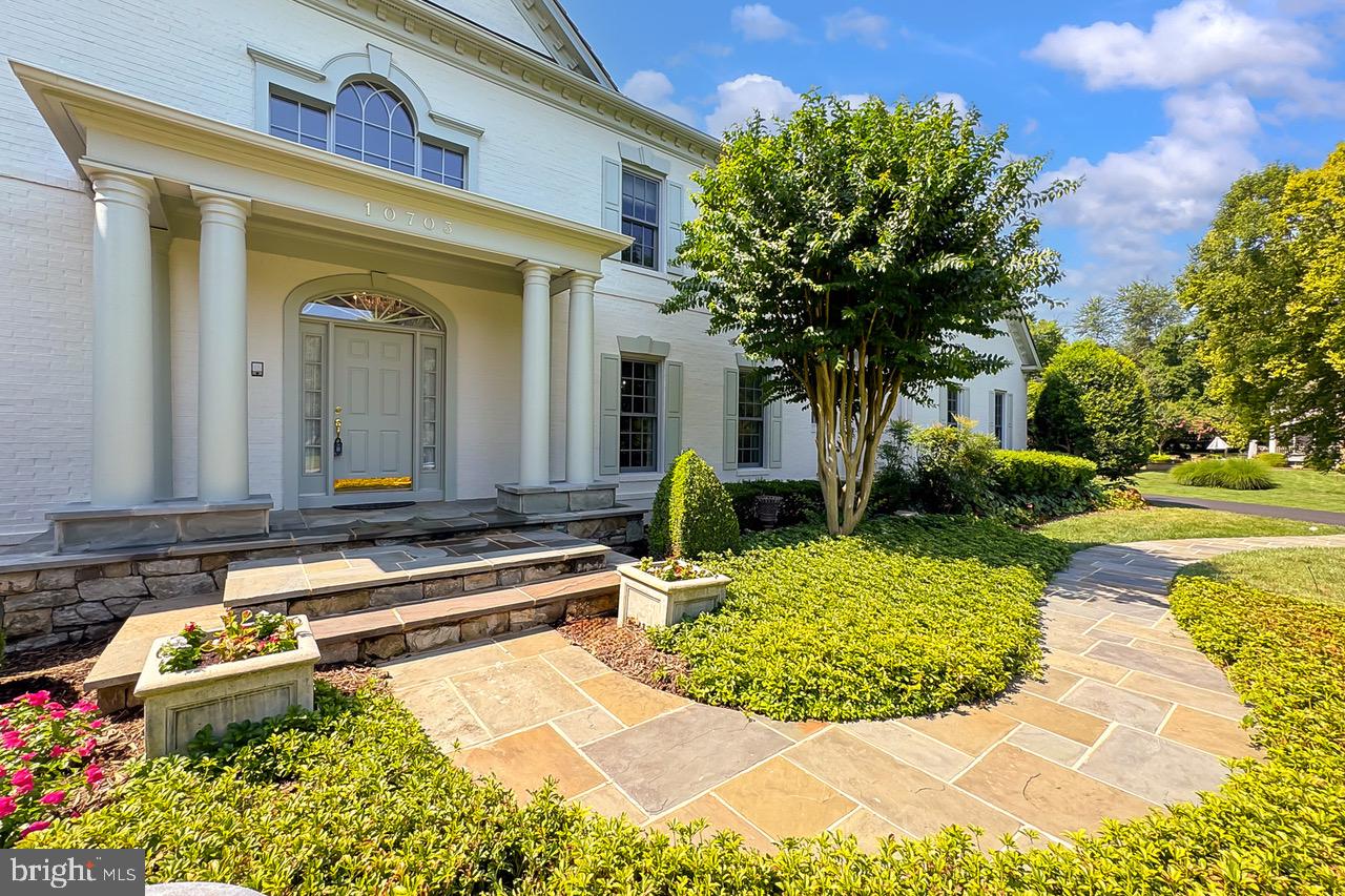 FALLS POINTE - Residential