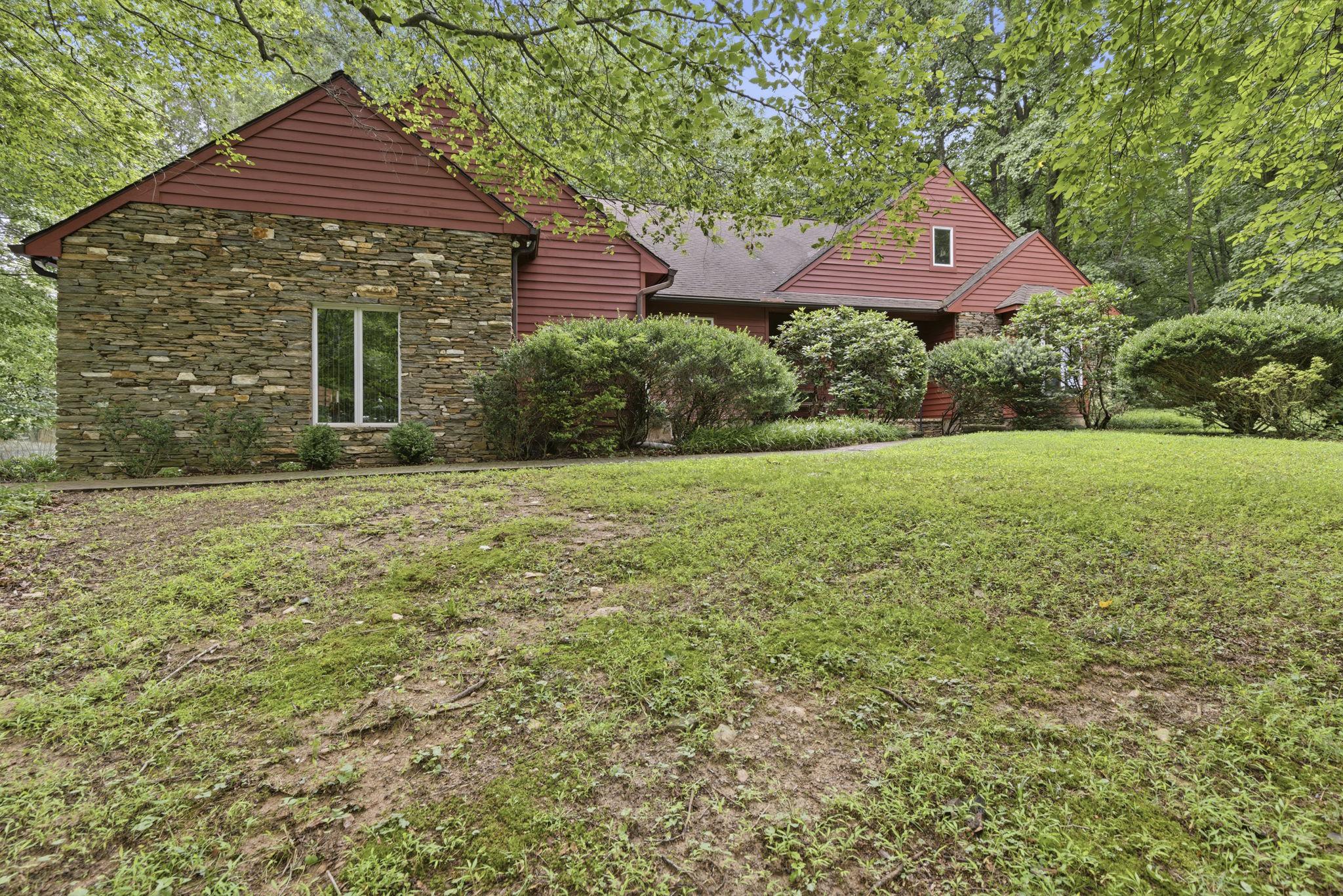 HAMPTON FOREST - Residential