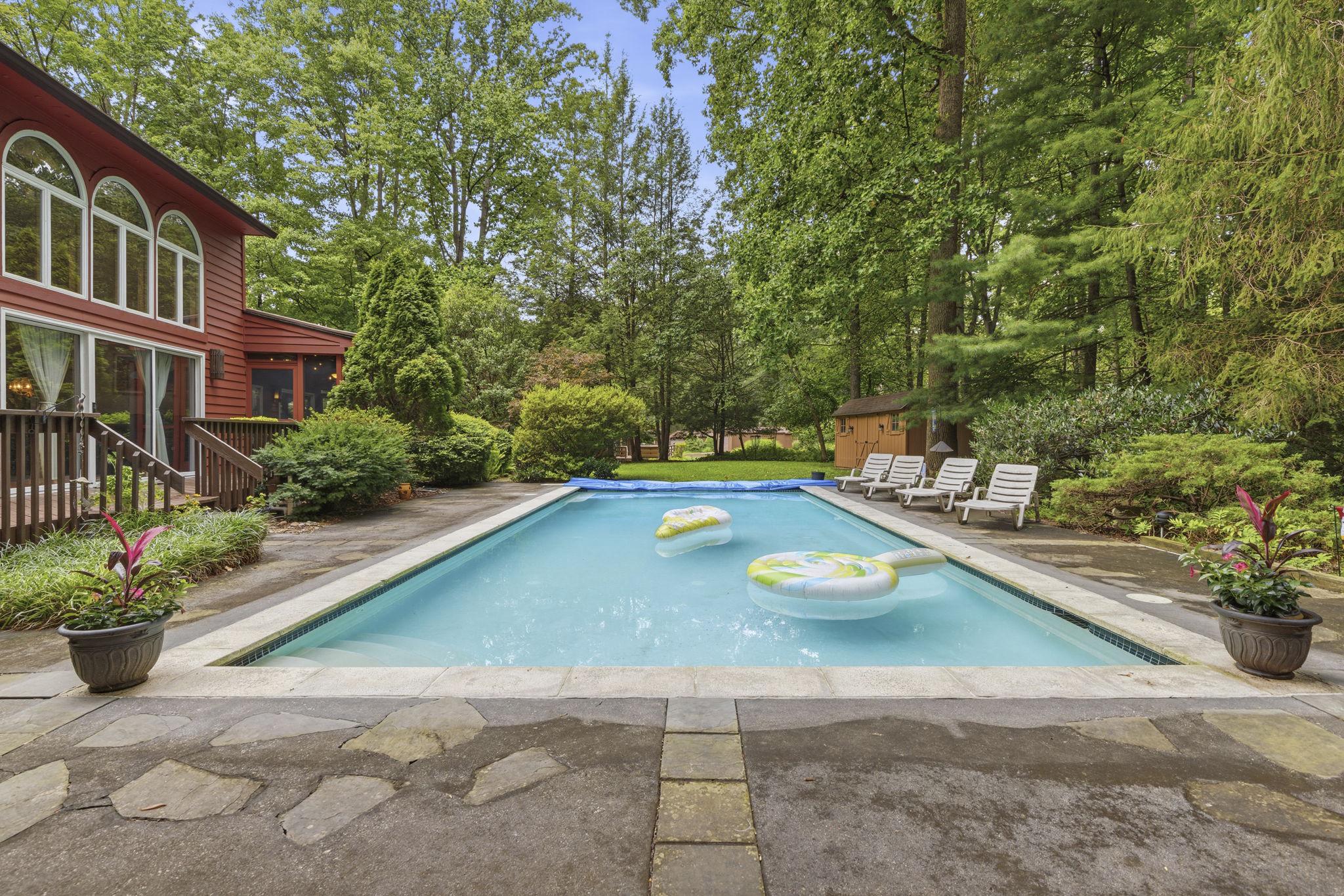 HAMPTON FOREST - Residential