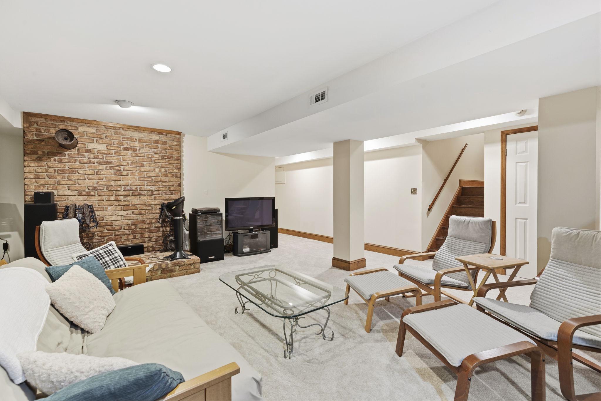 HAMPTON FOREST - Residential