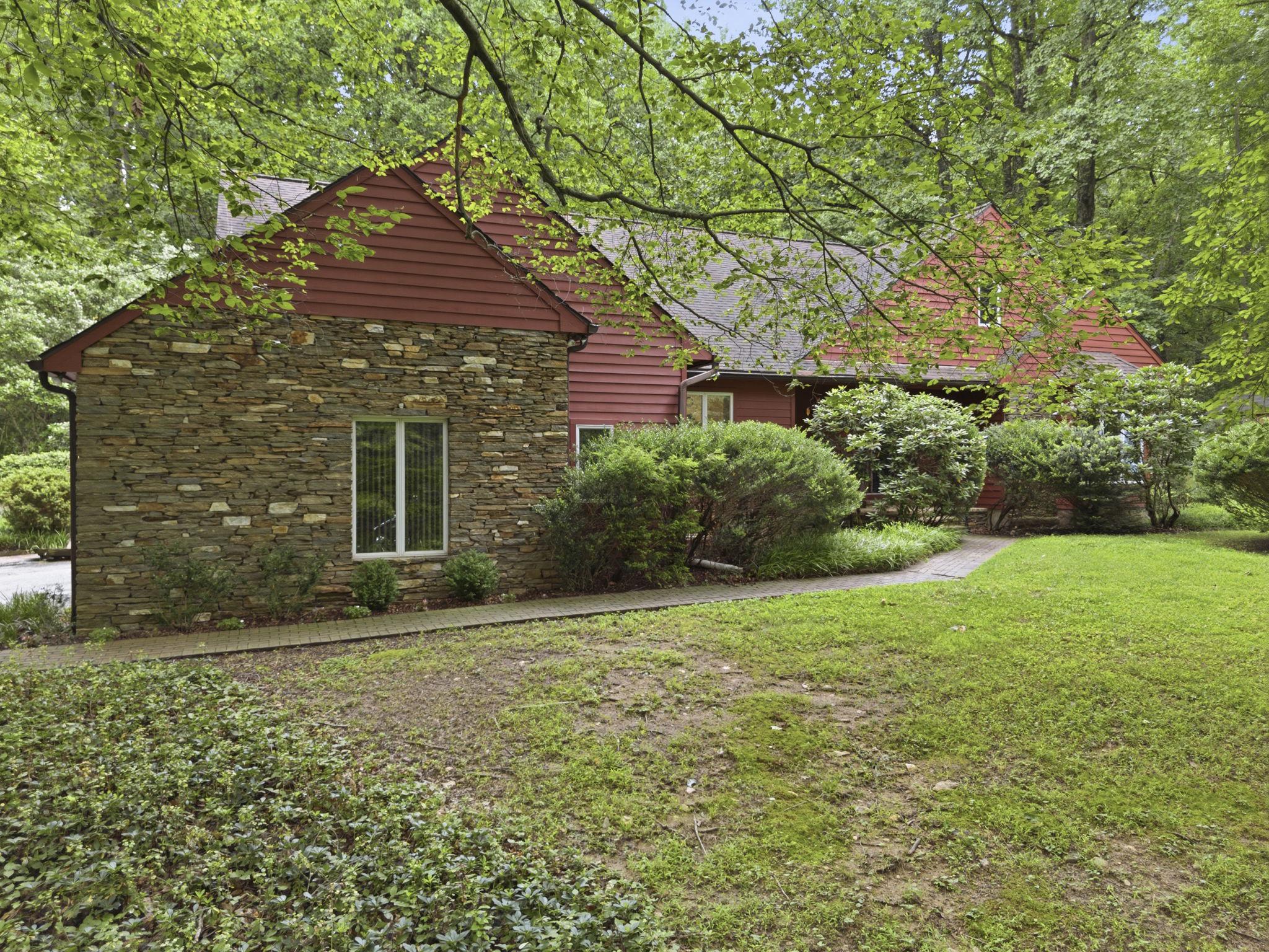HAMPTON FOREST - Residential