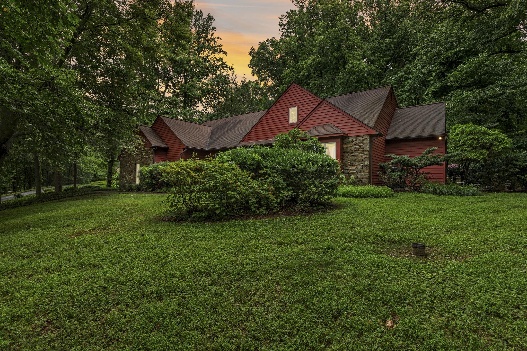 HAMPTON FOREST - Residential