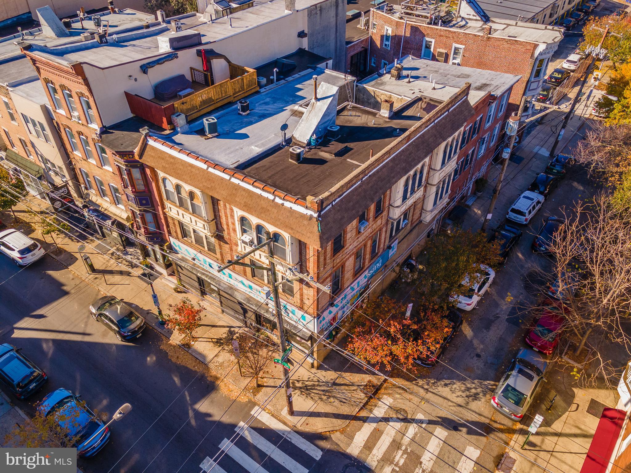 QUEEN VILLAGE - Commercial Sale