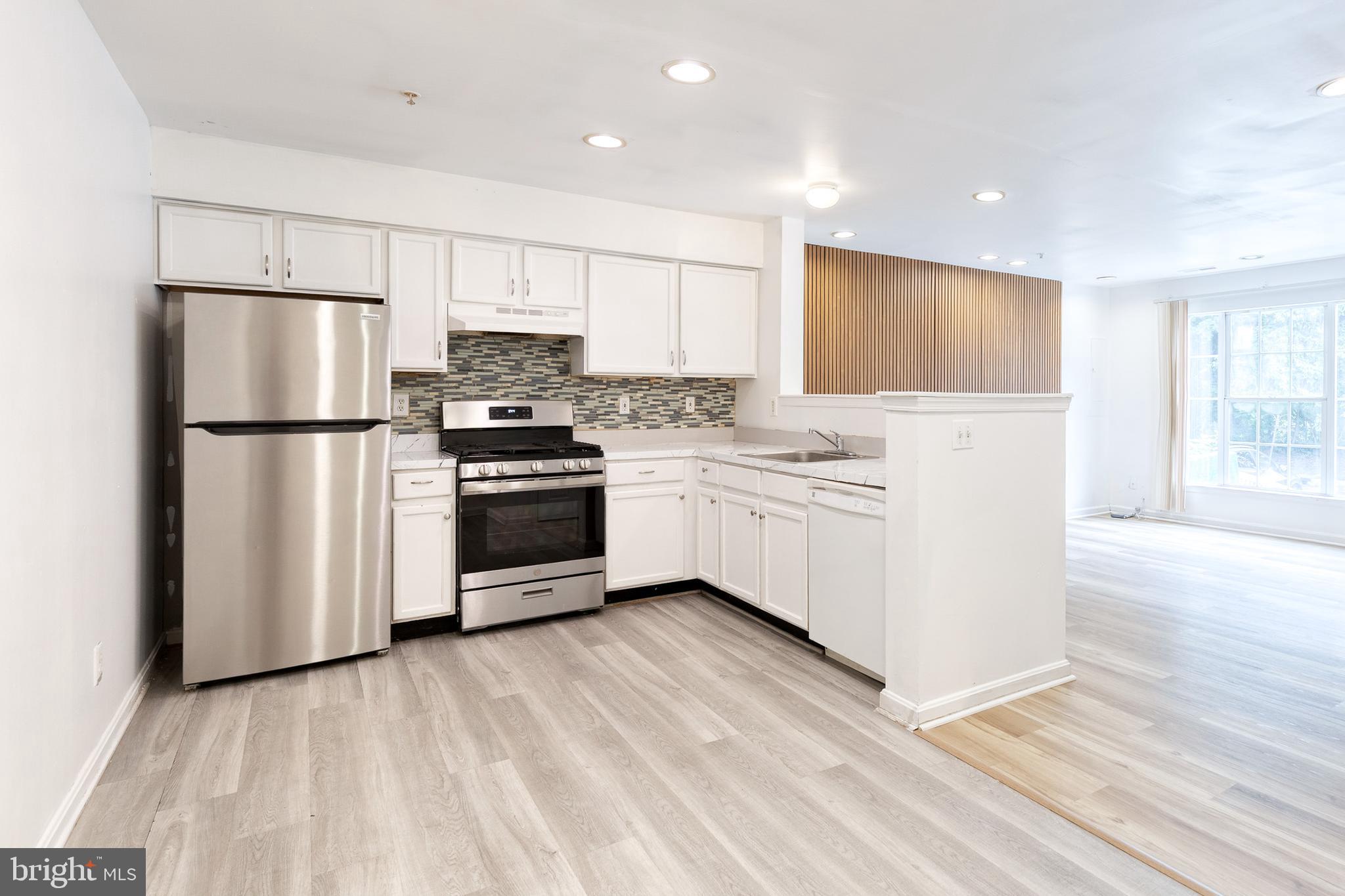 CLOVERLEAF COMMONS - Residential