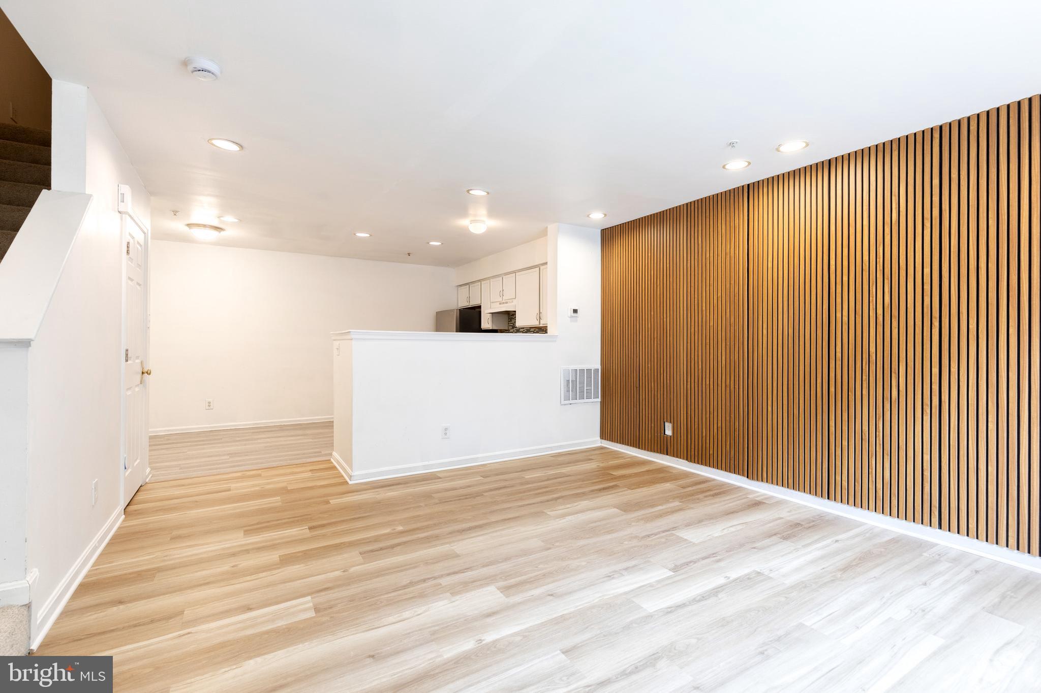CLOVERLEAF COMMONS - Residential